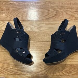 Adam Tucker by Me Too brand wedge sandals for sale! ❤️